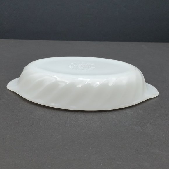 Anchor Hocking Fire King White Milk Glass Au Gratin Dishes Oval Swirl Casseroles - Picture 9 of 10